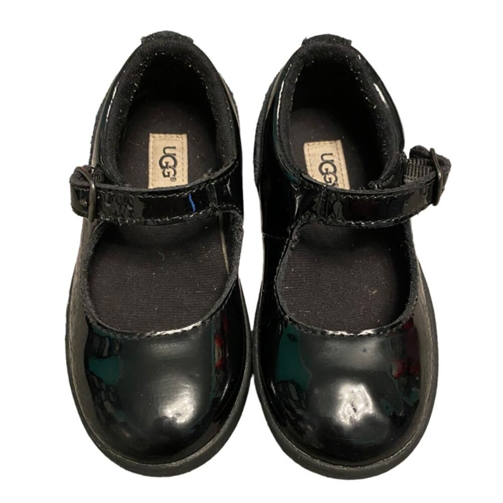 Excellent condition! Girls black patent leather UGG Mary Jane shoes size 8